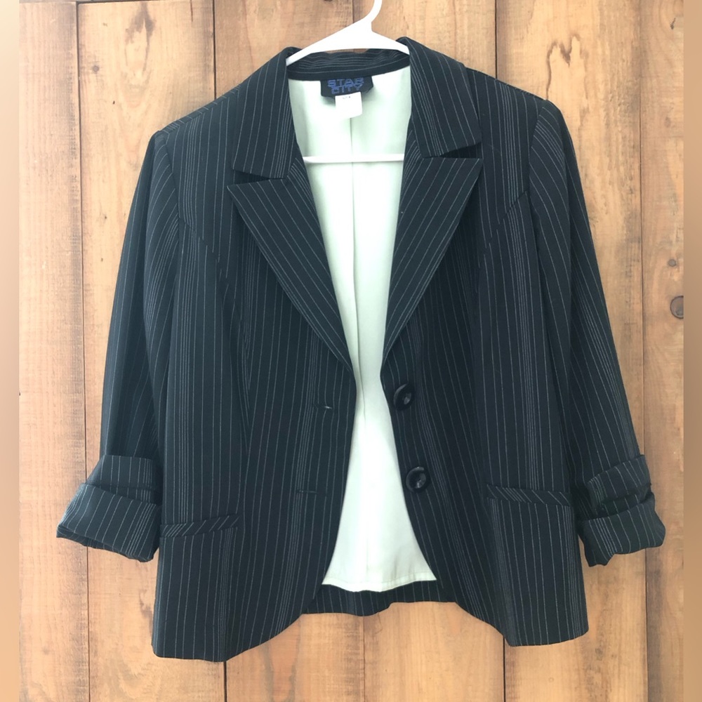 Womens pinstripe blazer (M)